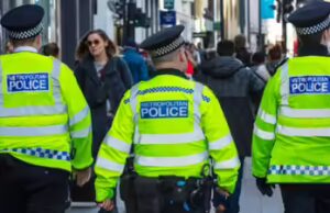 A polícia de Londres forma uma unidade de 100 policiais para proteger a comunidade judaica em meio ao aumento de ataques anti-semitas