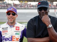 Membro da equipe NASCAR suspenso após prisão por supostamente bater em homem com carrinho de golfe no Charlotte Motor Speedway