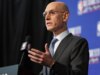 NBA avança em direção a um sistema de arbitragem automatizado por IA para eliminar atrasos de replay, diz Adam Silver