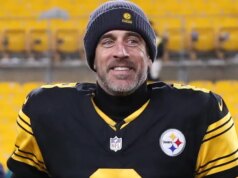 O quarterback free agent Aaron Rodgers foi a Pittsburgh para uma visita ao Steelers, provavelmente mais