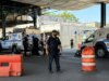 NYPD investiga após vídeo de vigilância capturar grupo entrando em esgotos através de bueiros