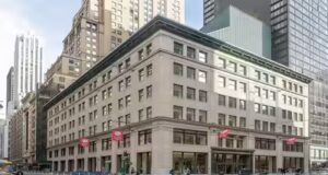 O projeto de US$ 55 milhões: como a biblioteca mais movimentada de Nova York trocou prateleiras desgastadas por uma sala de estar cívica