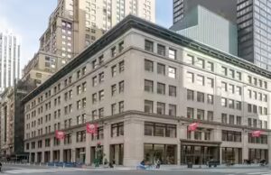 O projeto de US$ 55 milhões: como a biblioteca mais movimentada de Nova York trocou prateleiras desgastadas por uma sala de estar cívica
