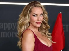 Paige Spiranac continua seu conteúdo de golfe geracional influenciando a corrida em 2026, Mike Alstott está rasgado e CARNE!
