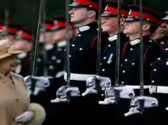 ‘Ele não conseguia parar de corar’: quando a Rainha Elizabeth II sorriu para o Príncipe Harry, sua reação disse tudo