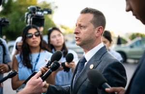 Legisladores bipartidários pressionam para remover o Serviço Secreto do DHS após tentativas de assassinato de Trump