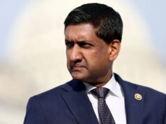 Khanna incendeia os democratas por apresentarem candidatos do ‘establishment’, admite que os eleitores da classe trabalhadora foram ‘enganados’