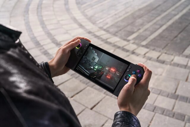 rog-ally-x-lifestyle-photo.jpg