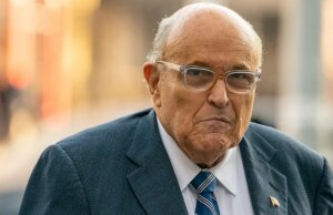 Rudy Giuliani sai da UTI e continua se recuperando no hospital: ‘Ele está vencendo essa luta’