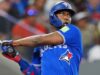 Jesus Sanchez, do Blue Jays, sai do jogo contra Orioles com lesão no braço após incidente com torcedor