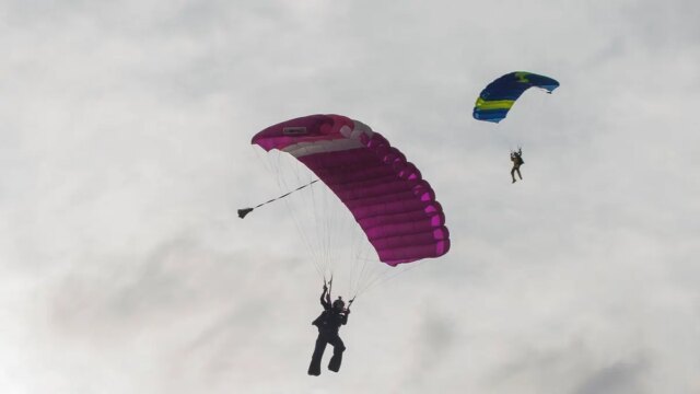 skydivers.jpeg