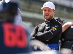 Rosenqvist conquista título dramático da Indy 500