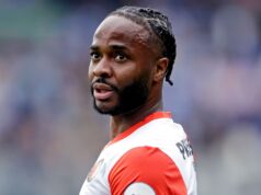 Sterling preso sob suspeita de dirigir drogas
