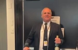 Assista à celebração improvisada da aposentadoria de um piloto do Spirit após o fechamento da companhia aérea