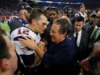 Tom Brady conta piadas sobre o ‘irritadiço’ Invoice Belichick, Jets e Eli Manning em discurso motivacional de formatura