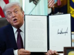 Juiz concede vitória por correio a Trump por enquanto, enquanto o próximo passo dos democratas se aproxima