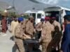 17 mortos quando um microônibus em alta velocidade bate em um ônibus estacionado em Khyber Pakhtunkhwa, no Paquistão
