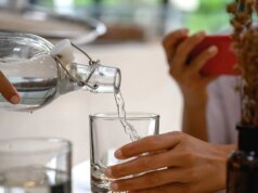 Água filtrada em idades específicas pode aumentar sua expectativa de vida décadas depois, segundo novo estudo