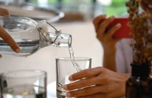 Água filtrada em idades específicas pode aumentar sua expectativa de vida décadas depois, segundo novo estudo