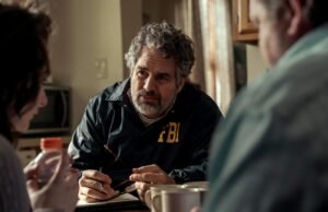 Dois padres da vida actual inspiraram o último drama policial de Brad Ingelsby, ‘Process’