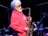 Sonny Rollins, saxofonista pioneiro do jazz, morre aos 95 anos