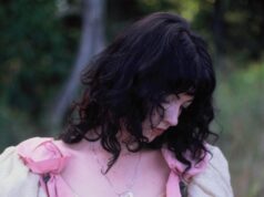Violet Grohl sai da sombra de seu famoso pai com uma estreia assombrada no rock alternativo