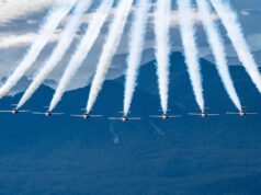 Levez les yeux ce soir! Os Snowbirds sobreviveram ao centro da cidade de Montreal antes da festa dos Canadiens