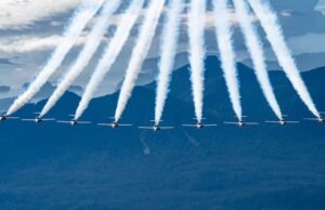 Levez les yeux ce soir! Os Snowbirds sobreviveram ao centro da cidade de Montreal antes da festa dos Canadiens