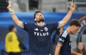 White e Muller se combinam para sete contribuições de gols como Whitecaps lideram San Diego