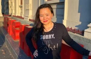 Uma jornalista australiana transforma sua terrível provação na prisão na China em um livro de memórias e uma peça