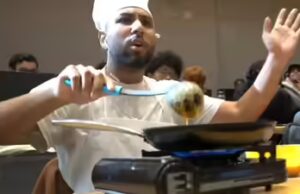 YouTuber processado pela Ontario Tech College após supostamente jogar curry em estudantes durante uma pegadinha