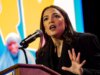 AOC apelou para alegar que os bilionários “não podem ganhar” sua riqueza enquanto ela redobra os comentários