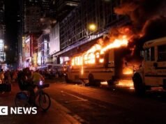 Adolescente baleado e ônibus incendiados em Manhattan após vitória histórica dos Knicks na NBA