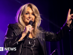 Bonnie Tyler saiu do coma, mas ‘muito mal’ após cirurgia de emergência