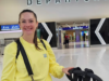 Isabel Hodgins, de Emmerdale, sai do aeroporto de Manchester primeiro em família