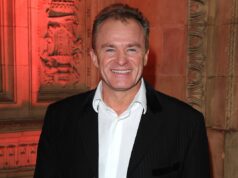 Bobby Davro emite alerta após diagnóstico de câncer de próstata