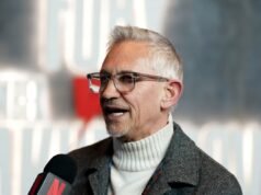 Gary Lineker reage ao gol de empate recorde de Harry Kane enquanto estrelas observam a Inglaterra