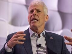 O secretário de Energia, Chris Wright, diz que o tráfego no Estreito de Ormuz está aumentando “muito significativamente”