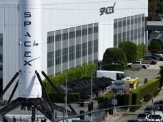 Ex-membro do conselho da Tesla diz que a SpaceX precisa atingir 2 de seus 3 voos lunares para manter sua avaliação