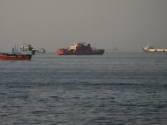 Os preços do petróleo caem, os chefes dos petroleiros permanecem cautelosos na retomada do trânsito de Ormuz