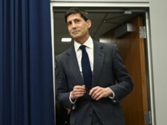 O presidente Warsh se abstém de fornecer previsões de taxas, já que vários membros sinalizam um aumento em 2026