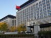China impõe restrições comerciais a dezenas de empresas dos EUA em retaliação à lista negra do Pentágono