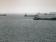 Plano de evacuação do Estreito de Ormuz começará para navios encalhados no Golfo Pérsico, diz organização marítima