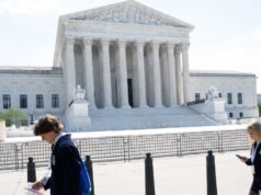 Trump lamenta ‘tremenda perda’ nas cédulas enviadas pelo correio na Suprema Corte e dobra a aposta no projeto de identificação de eleitor