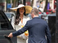O novo marido de Dua Lipa, Callum Turner, ‘começou a chorar ao vê-la caminhar pelo corredor enquanto o casal se casava em uma modesta cerimônia authorized com apenas oito convidados antes de comemorar com um jantar tranquilo em família’