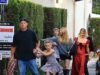 Jessica Simpson tem um reencontro gelado com o ex Eric Johnson na formatura da criança, mais de um ano após a separação