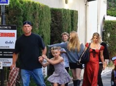 Jessica Simpson tem um reencontro gelado com o ex Eric Johnson na formatura da criança, mais de um ano após a separação