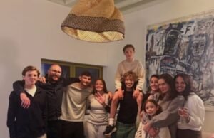 Jeff Brazier dá uma festa de despedida ‘emocional’ para seu filho Bobby no que seria o 45º aniversário de Jade Goody, enquanto o ator se prepara para se mudar para Nova Jersey