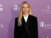 Gwyneth Paltrow revela que seu marido pensa que ela é uma REPUBLICANA enquanto ela aborda abertamente sua posição política