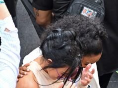 Lewis Hamilton manda um beijo para Kim Kardashian e brinca com champanhe enquanto comemora no Grande Prêmio de Mônaco – enquanto a estrela ‘impolite’ é criticada por esnobar o lendário repórter de F1